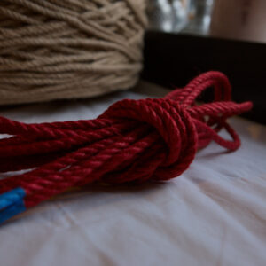 Akemi Jute, Behandlet